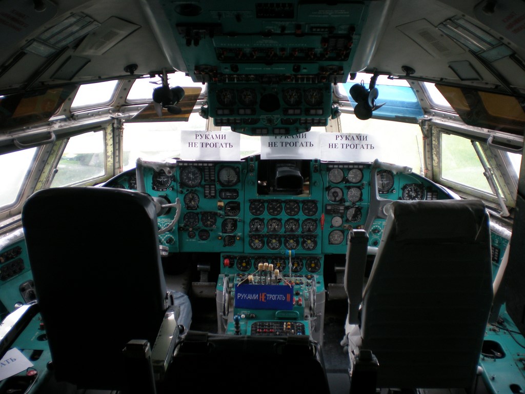 грузовой самолет Ильюшин Ил-62